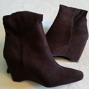 Apostrophe brown wedge boots sz 8.5